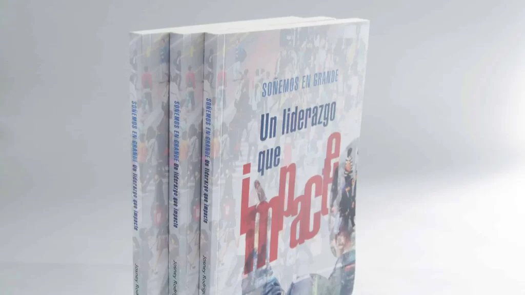 Libro de tapa blanda (rústica) impreso por Stilo Media