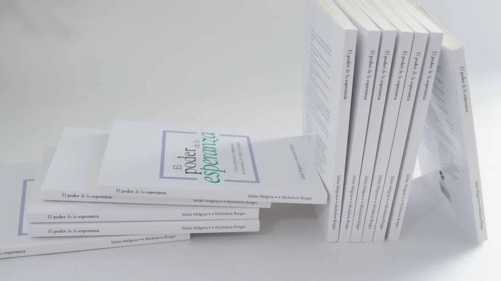 Libro de tapa blanda (rústica) impreso por Stilo Media